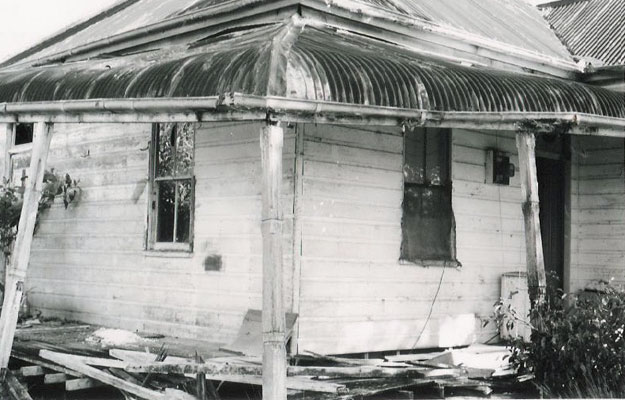 The Morning of The Earth farmhouse, circa 2000. Photo: Barlo