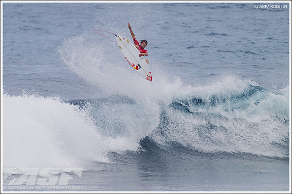 Dane Reynolds will not be competing in the Rip Curl Pro Bells Beach due to a knee injury he incurred on the North Shore in December.