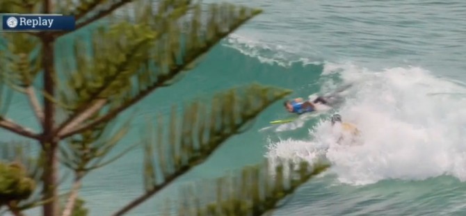 Gabriel Medina vs. Glenn Hall. Drop in gate 2015.