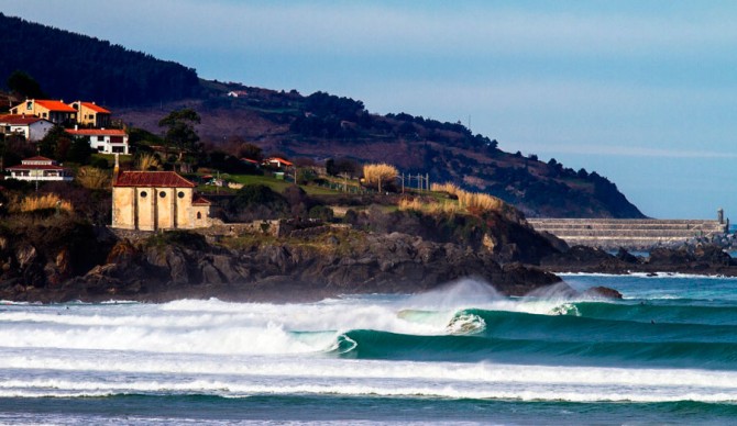 Mundaka firing. Photo: Oscar Martinez Diego