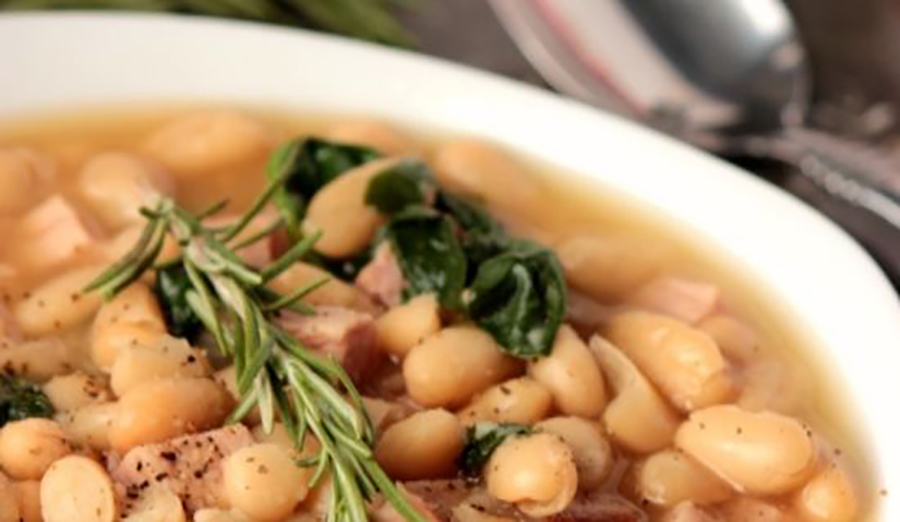 Idea: tuscan white bean soup with ham. Photo: Pinterest.