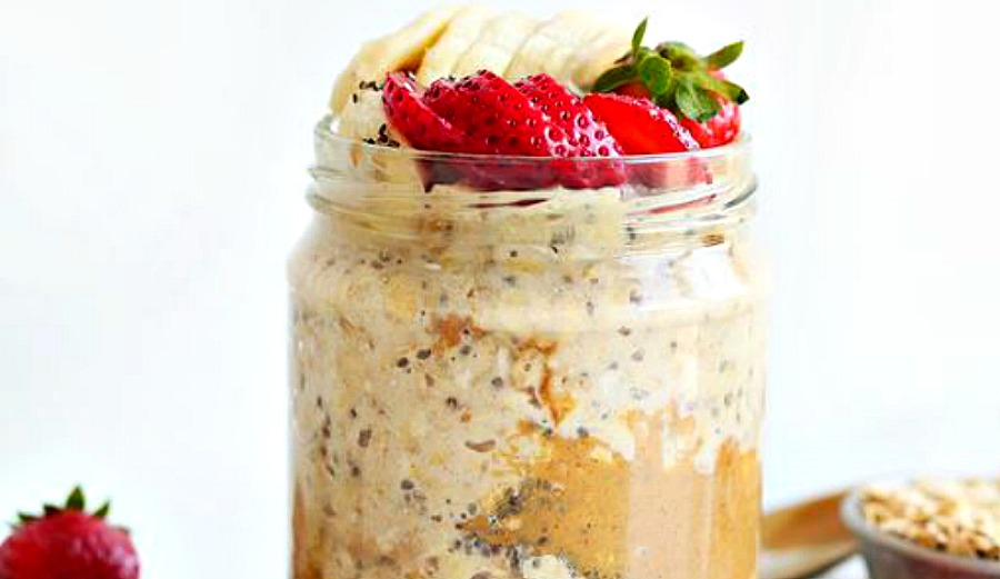 This is taking overnight oats to the next level. Photo: Minimalist Baker via Pinterest.