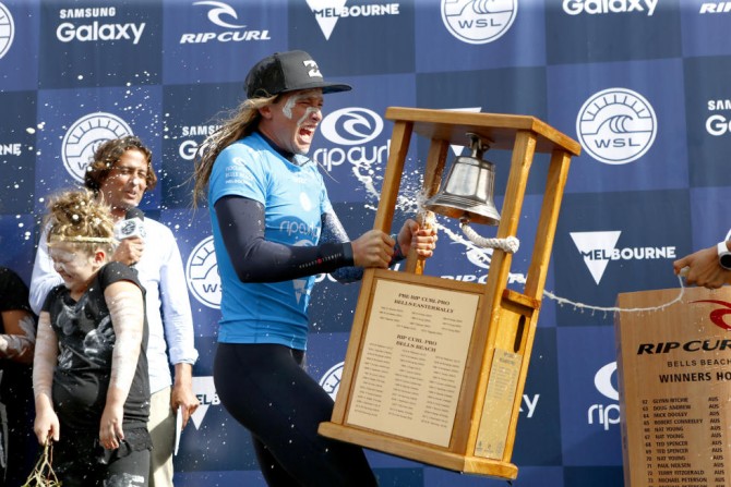 She happy. Courtney Conlogue, 2016 Rip Curl Pro Bell Champion. Photo: WSL/Cestari