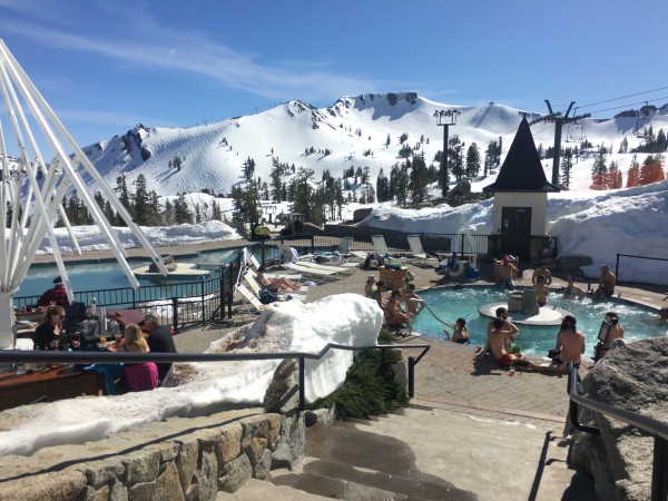 Ski-in ski-out hot tub? Yes, please. Photo: @ShannonReporting