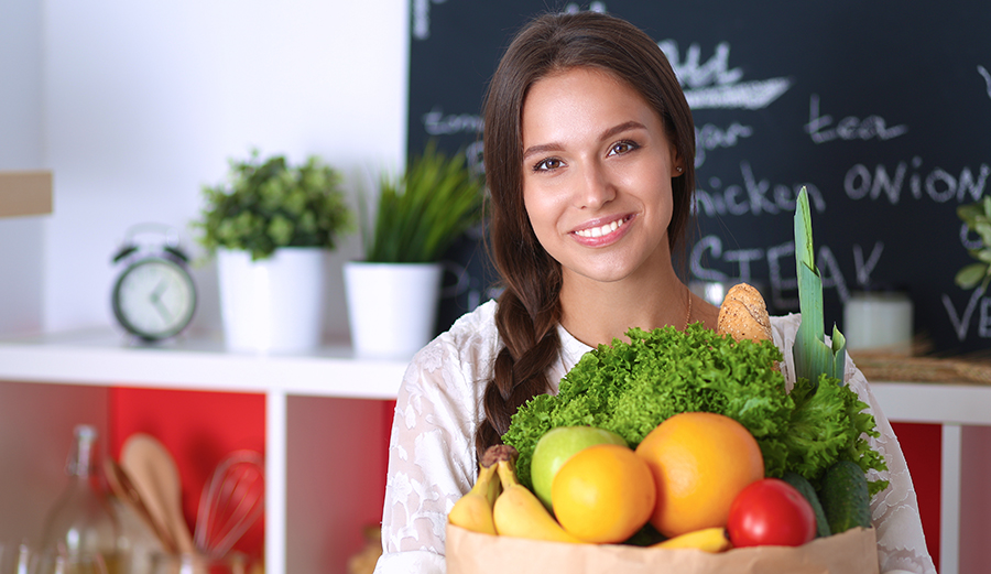 Shop healthy, shop smart. Photo: Shutterstock.