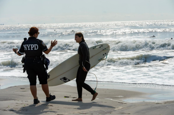 Noted waterman NYC Mayor Bill de Blasio felt the quality surf conditions on Sunday were too dangerous for surfers, so the NYPD doled out $80 fines to those who paddled out. Photo: NY Daily News