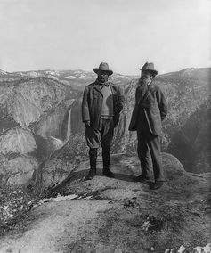 President Theodore Roosevelt and naturalist John Muir on Glacier Point, Yosemite National Park, 1906. Photo: Library of Congress/Wikipedia