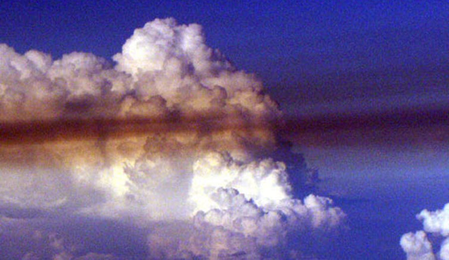 Image of a plume of high-altitude smoke from a forest fire near Alaska, observed in northern Quebec, Canada, more than 2,000 miles away.