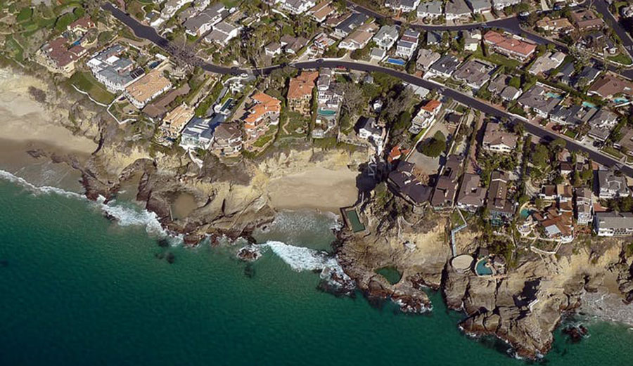 Three Arch Bay, Laguna Beach. Photo: Don Ramey Logan/CC BY