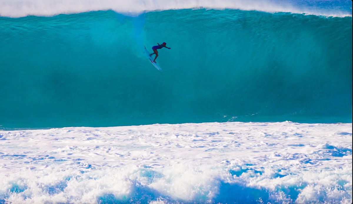 You Have to See the Bomb Moana Jones Wong Nabbed at Pipeline