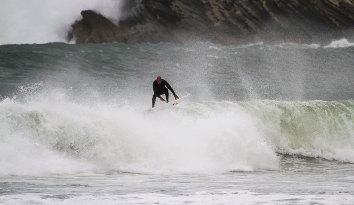 \"If I stick this, I\'m shooting for a 1080 in the Moche Rip Curl Pro final.\" Photo: <a href=\"https://www.facebook.com/pages/O-Mundo-por-uma-lente/138432136262273\"> José Leal</a>