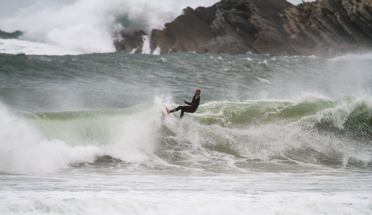 \"Yup, I\'m going to make my surfboard go in circles!\" Photo: <a href=\"https://www.facebook.com/pages/O-Mundo-por-uma-lente/138432136262273\"> José Leal</a>