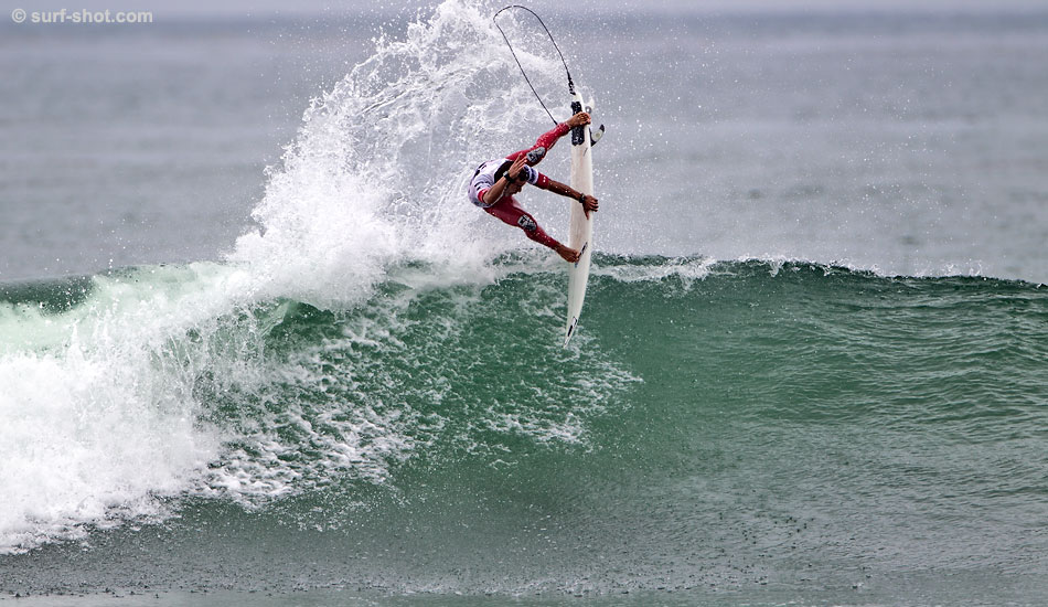 Jadson Andre lost to fellow Brazilian Miguel Pupo in the quarterfinals, but not for lack of trying. Photo: <a href=\"http://surf-shot.com\" target=\"_blank\">Surf-Shot.com</a>/Schmid