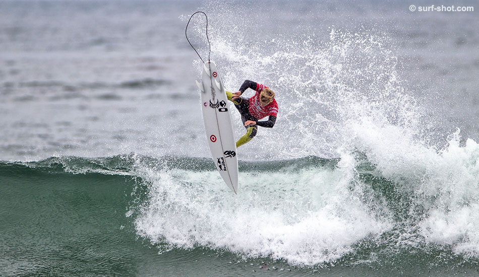 Kolohe Andino. Inverted and perpendicular.  Photo: <a href=\"http://surf-shot.com\" target=\"_blank\">Surf-Shot.com</a>/Schmid