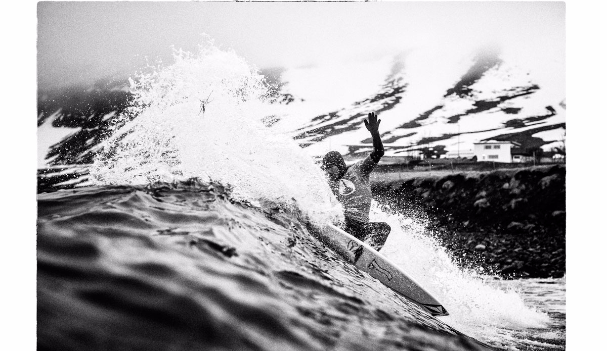 Gony Zubizarreta shredding in 2°C water temperature in the middle of an Iceland fjord. Photo: <a href=\"https://instagram.com/alexlaurelphotographie\">Alex Laurel</a>