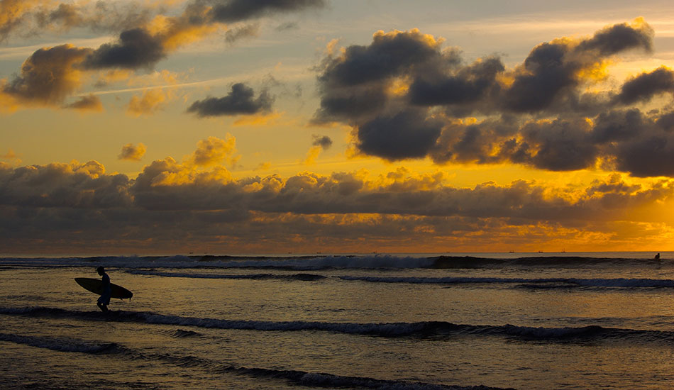 Last light. Photo: <a href=\"http://www.alohasurfjournal.com\">Aloha Surf Journal</a>