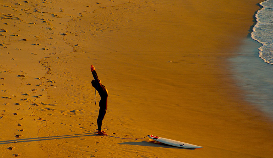 Stretching. Photo: <a href=\"http://www.alohasurfjournal.com\">Aloha Surf Journal</a>