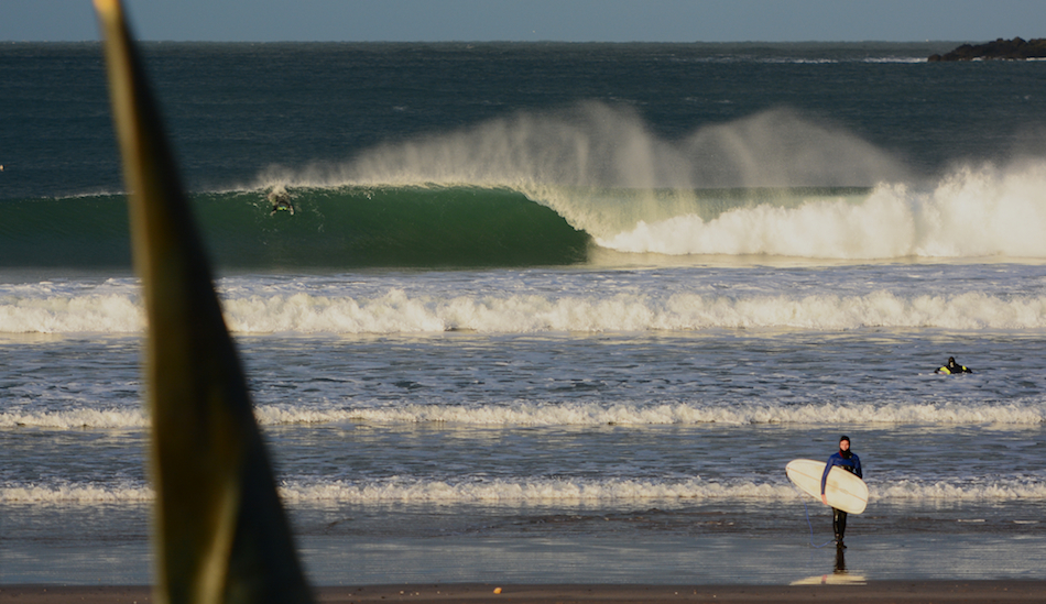 East Strand, Portrush, right hander. Photo: <a href=\"www.andyhillphotography.com\">Andy Hill</a>