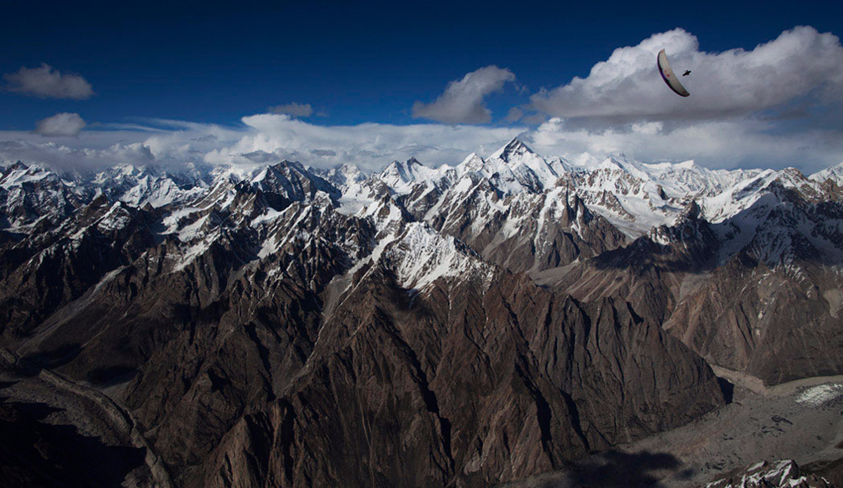 Argentinean pilot Hernan Pitocco performs a series of wingover maneuvers high above the Karakoam Range in northern Pakistan. Photo: <a href=\"https://instagram.com/krystlejwright/\">Krystle Wright</a>