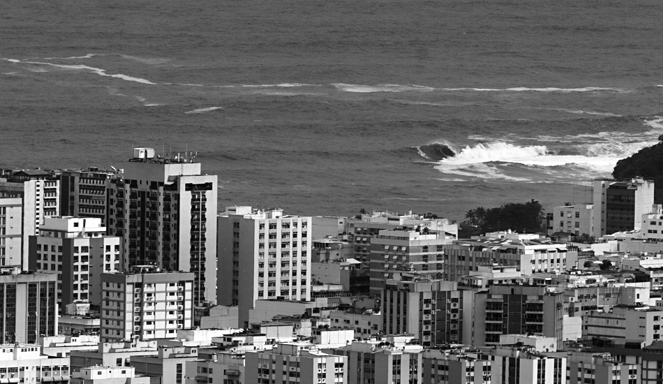 That is a really big day in Rio de Janeiro, you can see some surfers paddling on the wall of the wave. As Rio has some big mountains near the sea, you can get a full view of the city buildings and the waves. I went far to get this one. Image: <a href=\"http://www.luizblanco.com/Home.html\" target=\"_blank\">Blanco</a>