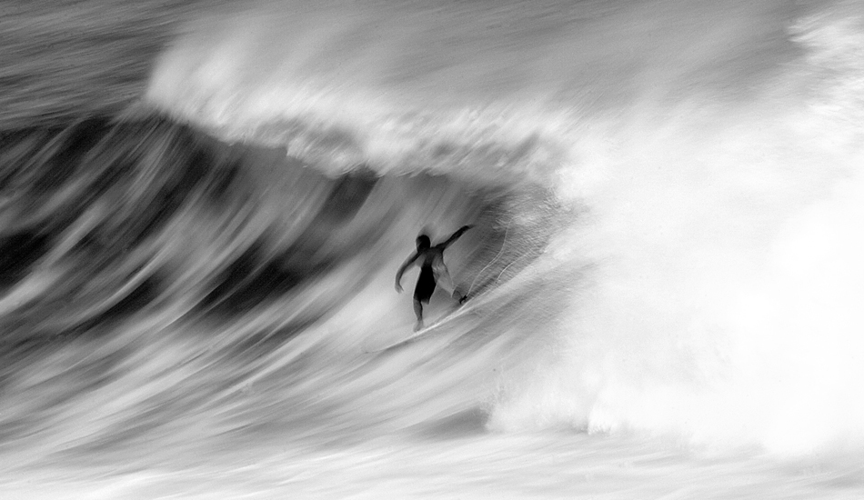 Felipe Cesarano ready to get a barrel at Pontão do Leblon. Image: <a href=\"http://www.luizblanco.com/Home.html\" target=\"_blank\">Blanco</a>  