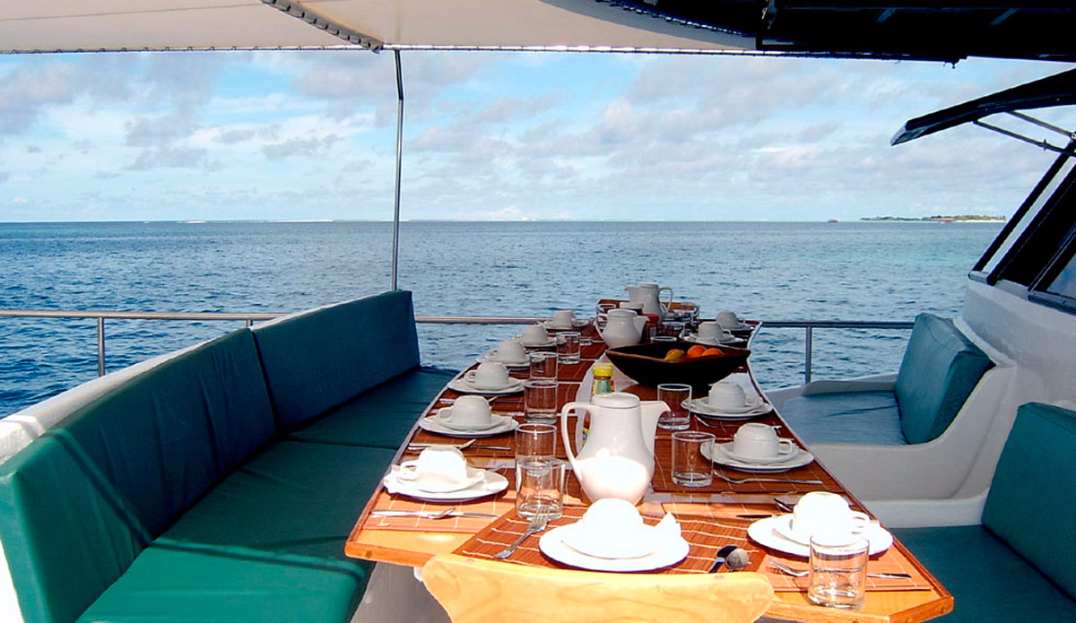 Breakfast on a boat is much better than breakfast in a house. 