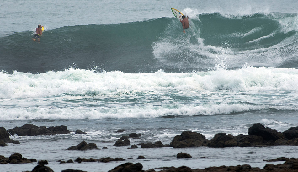 Top turn at low tide. Photo: <a href=\"http://www.isawsg.com/\" target=_blank>ISA/Rommel Gonzales</a>.