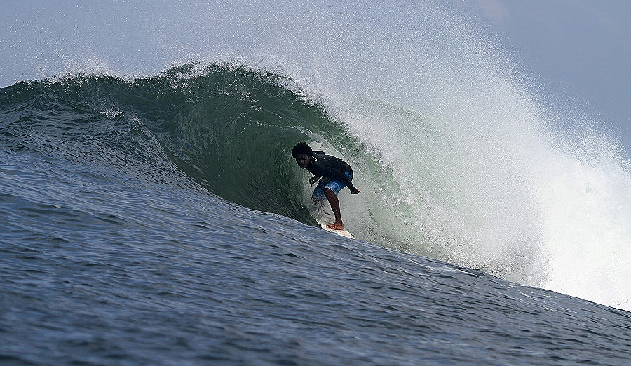 Panama\'s Jean Carlos Gonzalez finds a clean barrel during a pre-event freesurf. Photo: <a href=\"http://www.isawsg.com/\" target=_blank>Philippe Demarsan</a>.