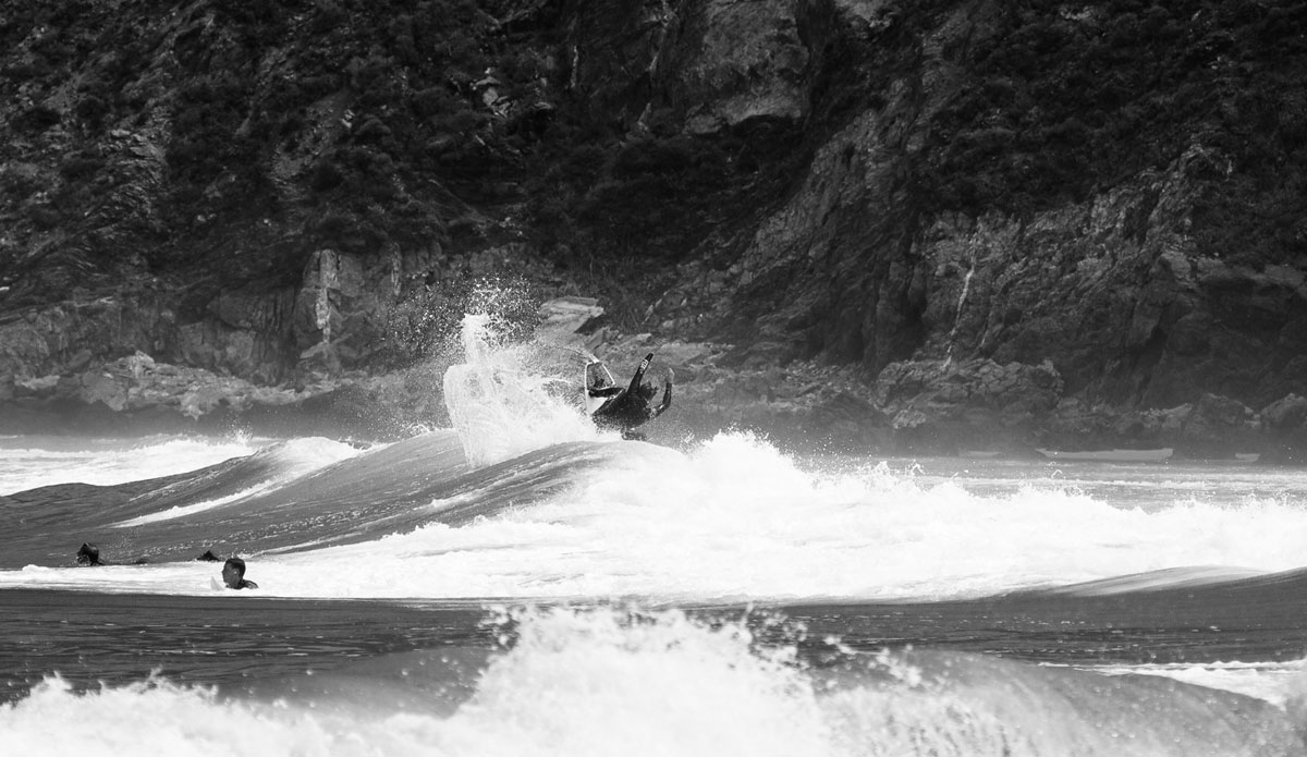 A view from behind of Christian Saenz throwing some tail.  Photo: <a href=\"http://www.colinnearman.com\">Colin Nearman</a>