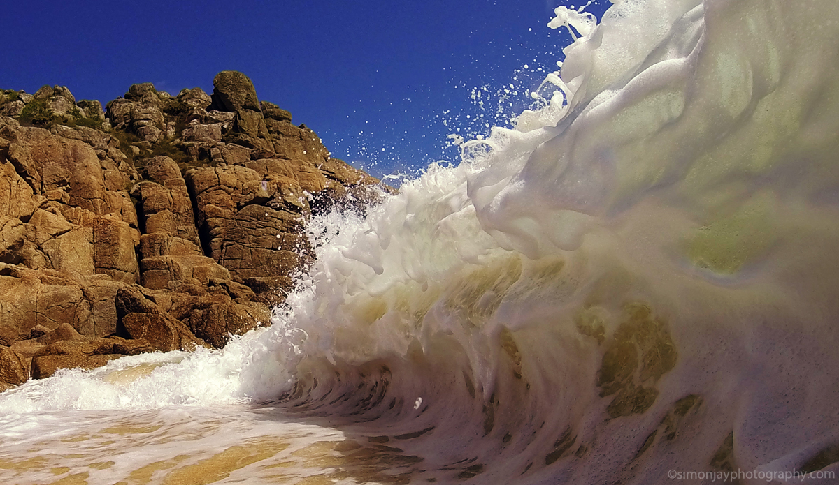 Frothy cappuccino shorebreak.  Photo: <a href=\"https://plus.google.com/102308141752801627777/posts\"> Simon Rickwood</a>