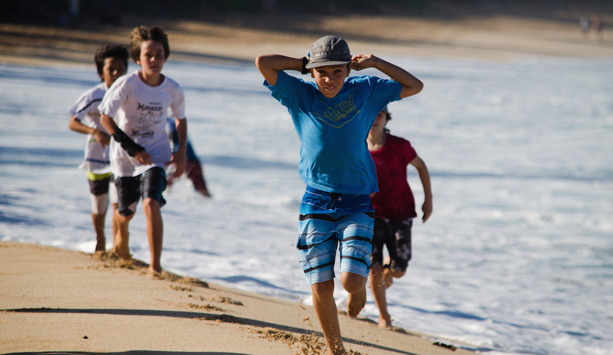 Groms rushing to grab broken boards. Photo: <a href=\"http://danlemaitrephoto.com/\"> Dan Lemaitre</a>