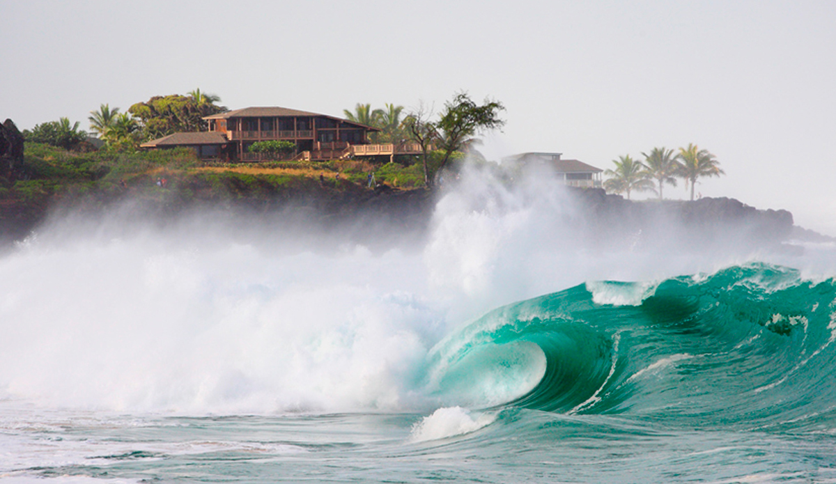 The real North Shore heavies. Photo: <a href=\"http://www.danegrady.com/#s=0&mi=1&pt=0&pi=1&p=-1&a=0&at=0\"> Dane Grady</a>