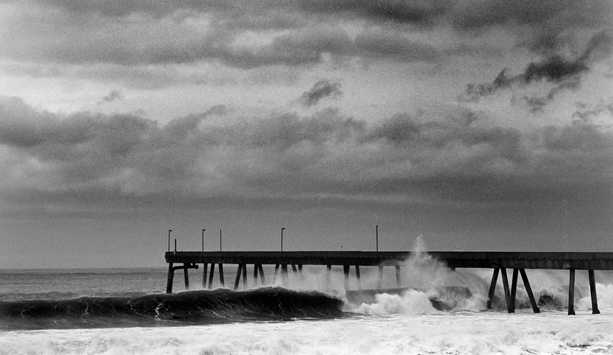 Huge North Swell in Northern California, they shut down the pier. This spot is rarly surfed, but often surfable. Image: <a href=\"http://www.paulferraris.com/\" target=\"_blank\">Ferraris</a>