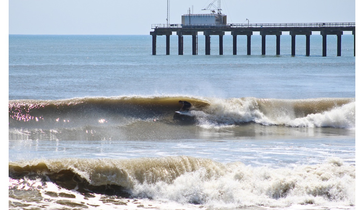 Shaun Devine drawing a high line. Photo: <a href=\"http://jettylife.com/\">John Streit.</a>