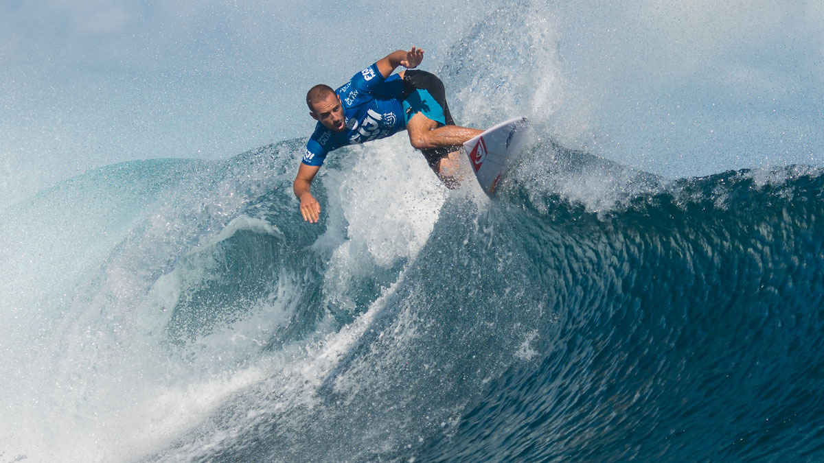 Tiago Pires finds a section and knocks it senseless. Photo: <a href=\"http://www.aspworldtour.com/\">ASP</a>/Robertson