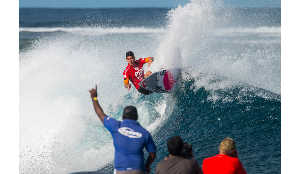 Medina cheered on by number 1 fan Ulei in his winning Semi, Fiji Pro 2014. Photo: <a href=\"http://www.aspworldtour.com/\">ASP | Robertson</a>