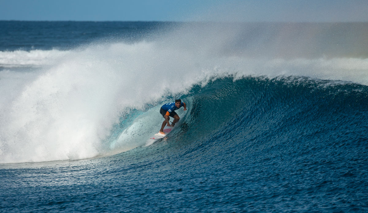 Finding a little shade from the hot Fijian sun on his way to victory. Photo: <a href=\"http://www.aspworldtour.com/\">ASP | Robertson</a>