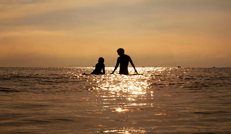 Here is professional surfer Tom Petriken, explaining the importance of positioning and paddling. Image: <a href=\"http://mikeincitti.com/\" target=\"_blank\">Incitti</a>/<a href=\"http://summalove.com/\" target=\"_blank\">Summa Love</a>