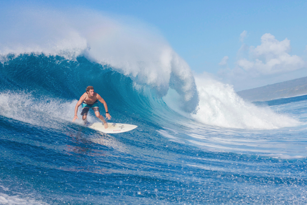 Surfer Alex Lebon dropping in. Photo: <a href=\"http://www.shigephoto.co/\">Gavin Shige</a>