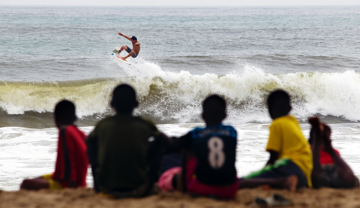 John showing the locals how it’s done. Photo: <a href=\"http://www.gregewingphoto.com/\"> Greg Ewing</a>