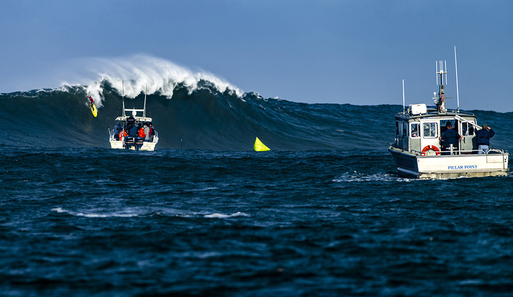 In its current iteration, one cannot reasonably watch the contest from land, unless you’re willing to pay for VIP access (new this year), nor do you stand much of a chance watching it from the water either. Photo: <a href=\"http://driftwoodfoto.com/\" target=\"_blank\">Ben Ginsberg</a>