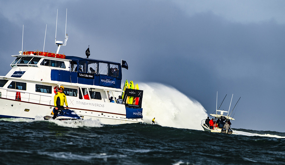 As a further form of control over the past couple contests, regardless of the name they’re held under, organizers have seen the implementation of a giant, counterclockwise rotation of spectator boats in the channel. Photo: <a href=\"http://driftwoodfoto.com/\" target=\"_blank\">Ben Ginsberg</a>