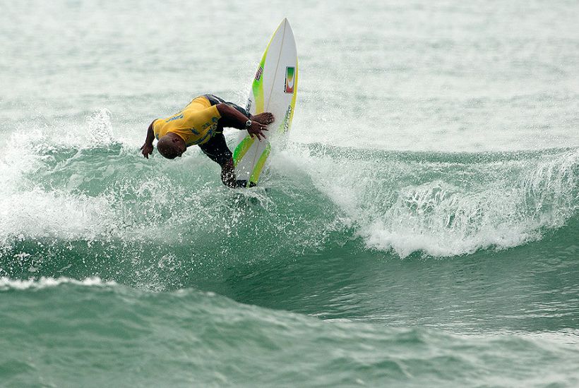 A key member of last year\'s winning team, Kaipo Jaquias gets vertical at the Hainan Classic. Photo: ISA/Gonzales