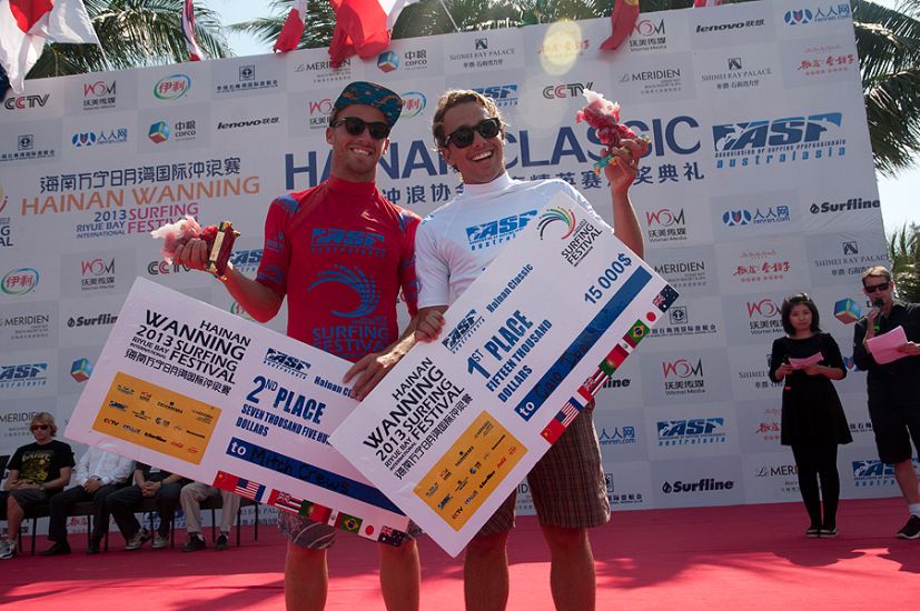 Caio Ibelli and Mitch Crews, first and second place in the Hainan Classic. Photo: ISA/Gonzales