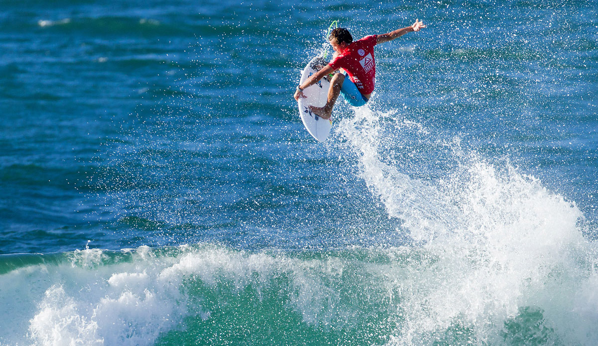 Julian Wilson surfing to a runner-up finish behind event winner Dusty Payne (HAW) at the Reef Hawaiian Pro on Saturday November 15, 2014. Leading for the majority of the 35-minute Final with a pair of excellent scoring rides, Wilson was defeated in the final minutes by Payne. Photo: <a href=\"http://www.aspworldtour.com/\">ASP</a>/Cestari