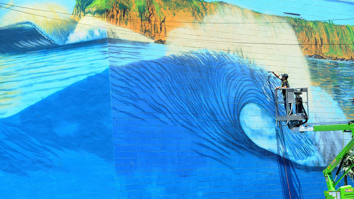 2014: Painting the mural 03 of 101 in Wailuku, Maui. The theme was the beautiful Honolulu Bay and its waves.