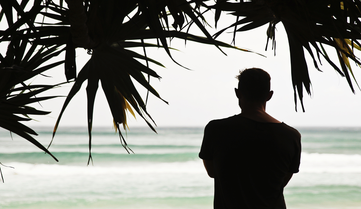 Cyclone swells and surf checks beneath the pandanus. Photo: <a href=\"http://www.instagram.com/hollytreephoto\">@HollyTreePhoto</a>