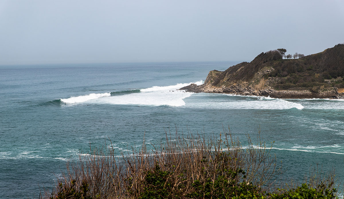 A few surfers risk the police at Lafitenia. Photo: <a href=\"https://www.instagram.com/jeromechobeauxfr/\">Jérôme Chobeaux</a>