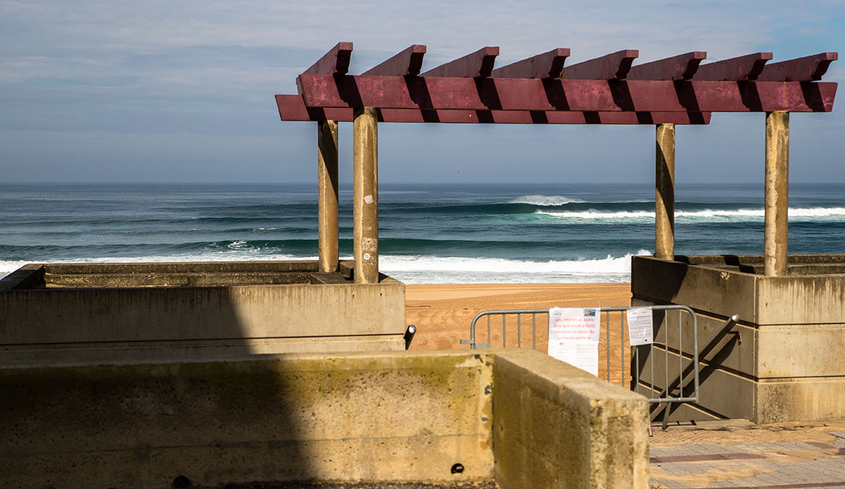 After three weeks of lockdown in France, people are staying home. No one on the beach or in the streets in Hossegor. Photo: <a href=\"https://www.instagram.com/jeromechobeauxfr/\">Jérôme Chobeaux</a>