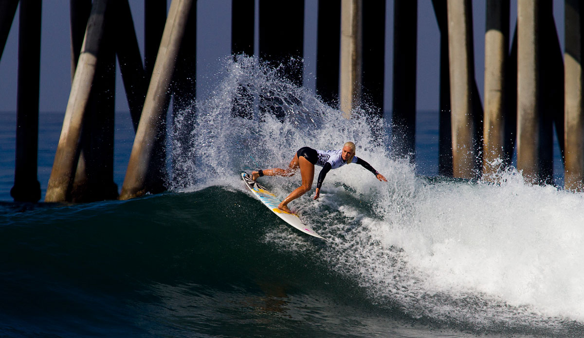 Tatiana Weston-Webb (HAW) advanced through to RD 4 of the Vans US Open of Surfing at Huntington Beach, CA today. Weston-Webb will now take on Nikki Van Dijk (AUS) for a spot in the Quarterfinals when competition resumes. Photo: ASP/ Morris